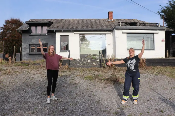 Devanture du cabinet veterinaire Palina avec le Dr Nathalie Hairion et le Dr De Meese